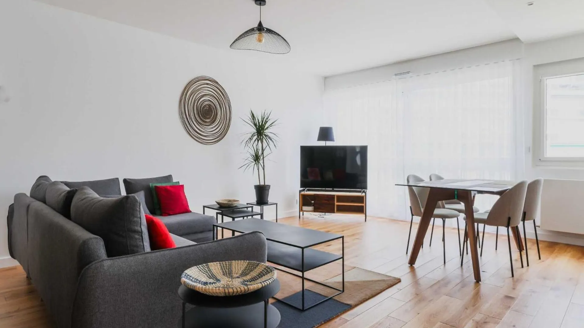Exceptional Apt 2 Balconies - 2Bd 4P - Montmartre location