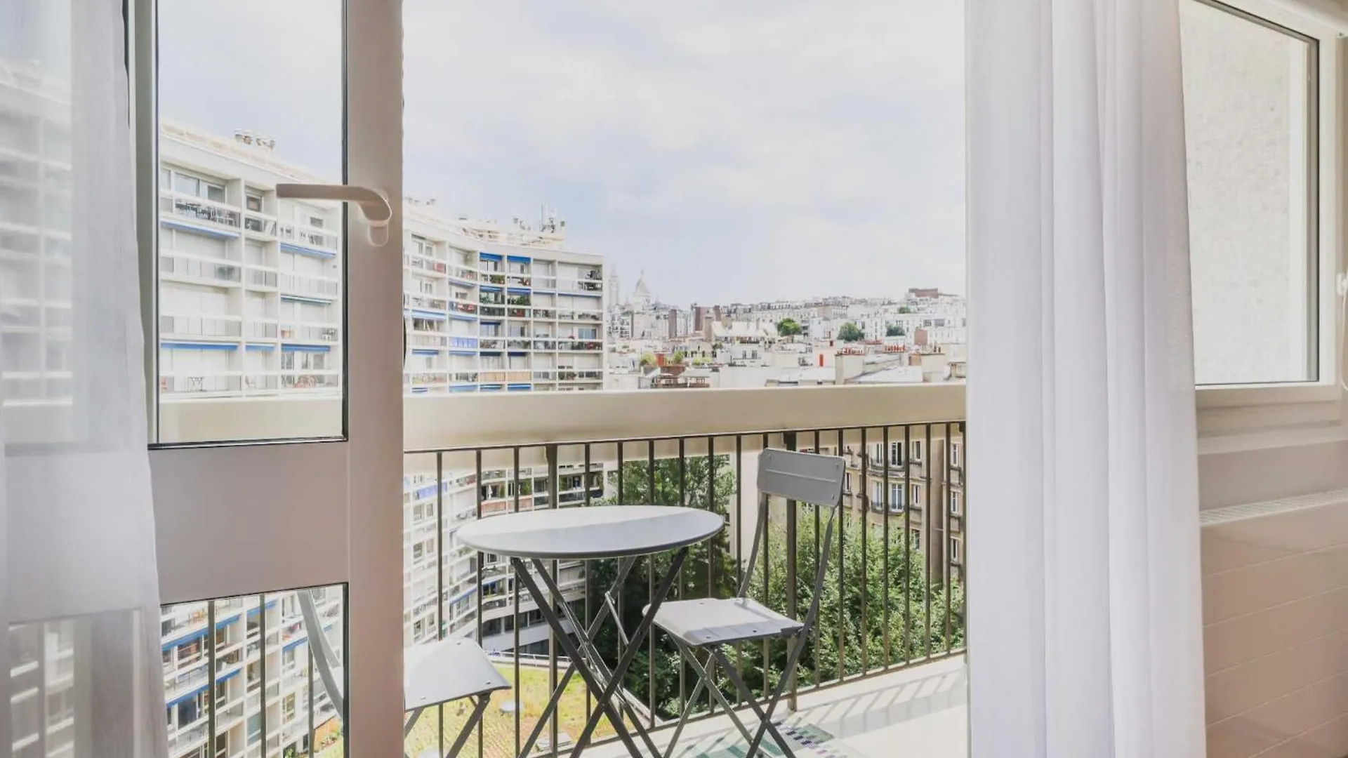 Exceptional Apt 2 Balconies - 2Bd 4P - Montmartre Paris France